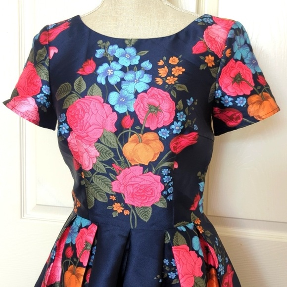 Chi Chi London Floral Dress - Picture 5 of 6